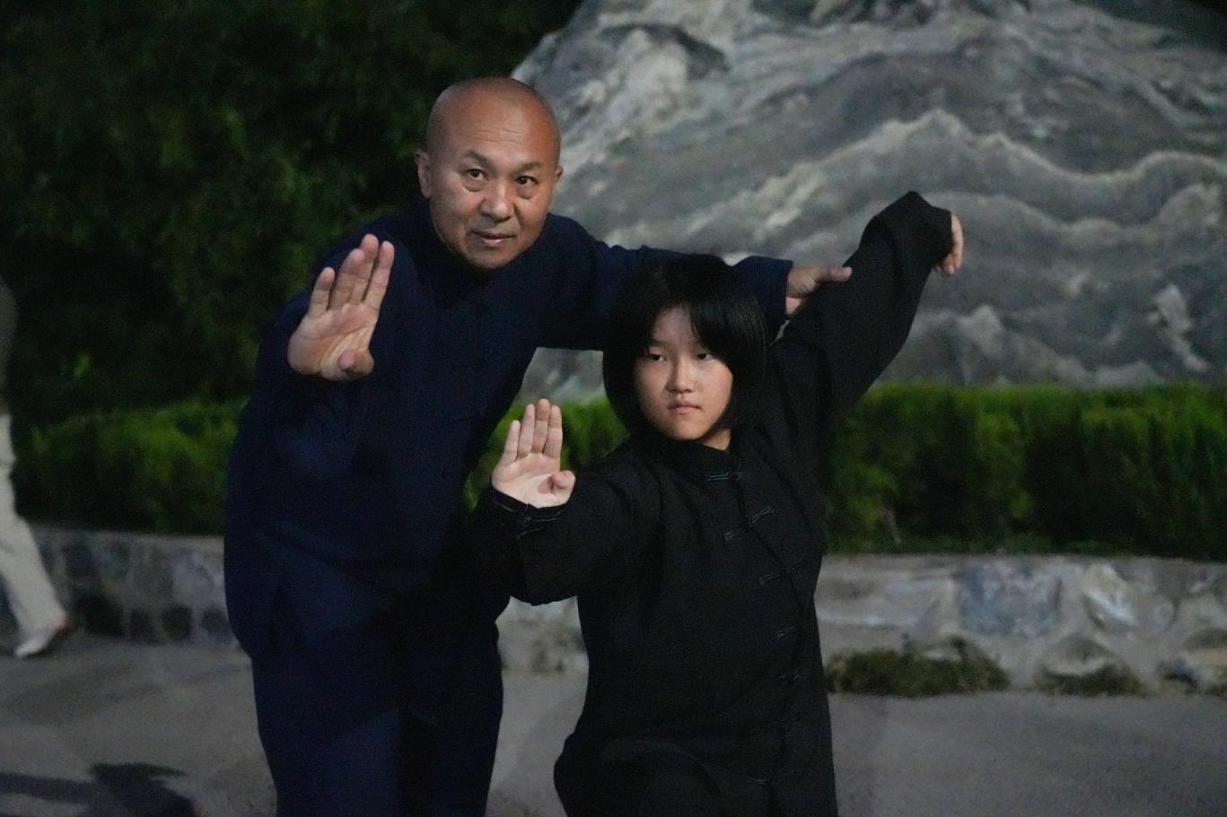 长芦公园内，韩福升指导弟子精进武艺。李虹熹摄