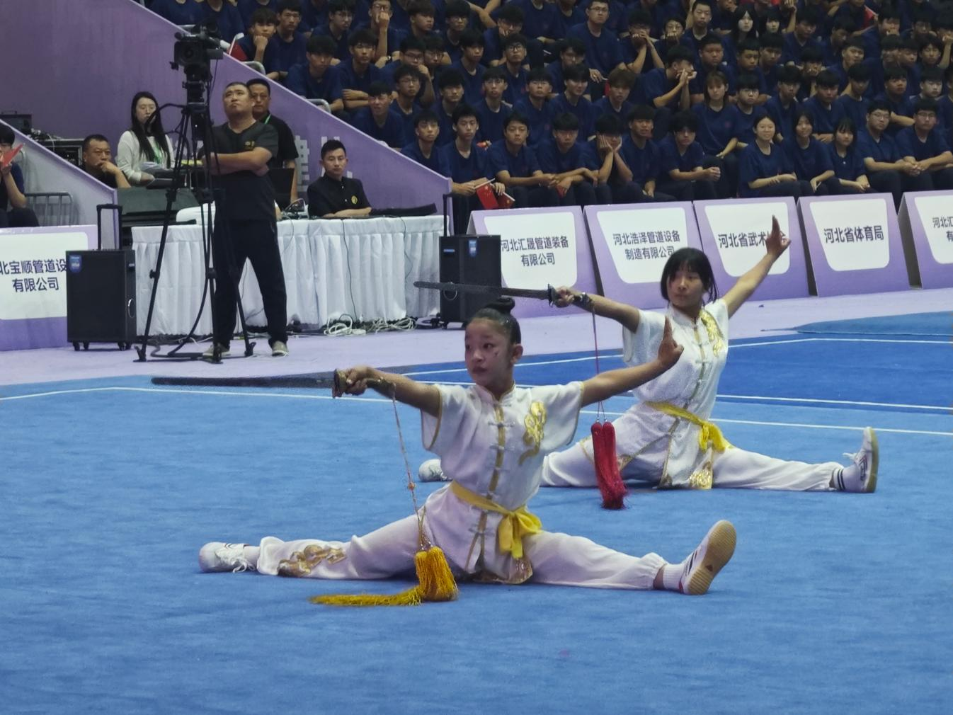 少年武者在开幕式现场进行表演。张峻豪摄