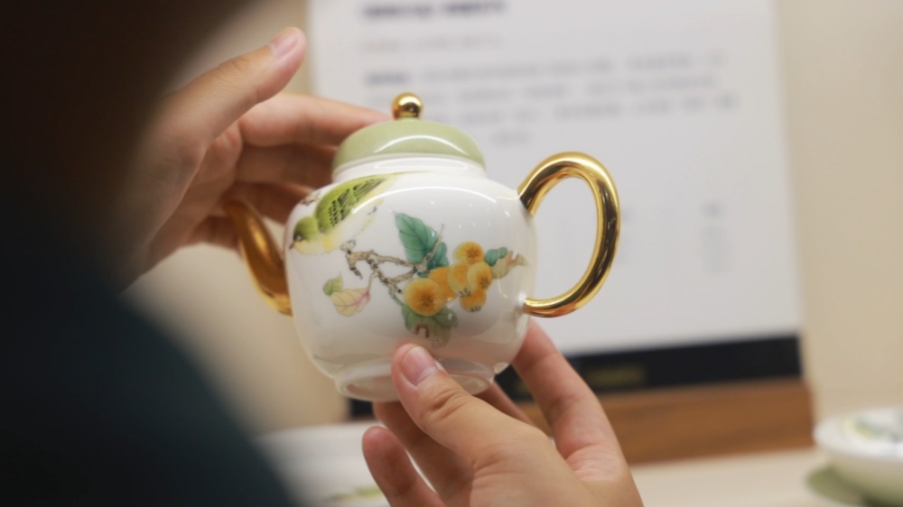 唐山凝境陶瓷科技有限公司瓷器展品。克成帅摄