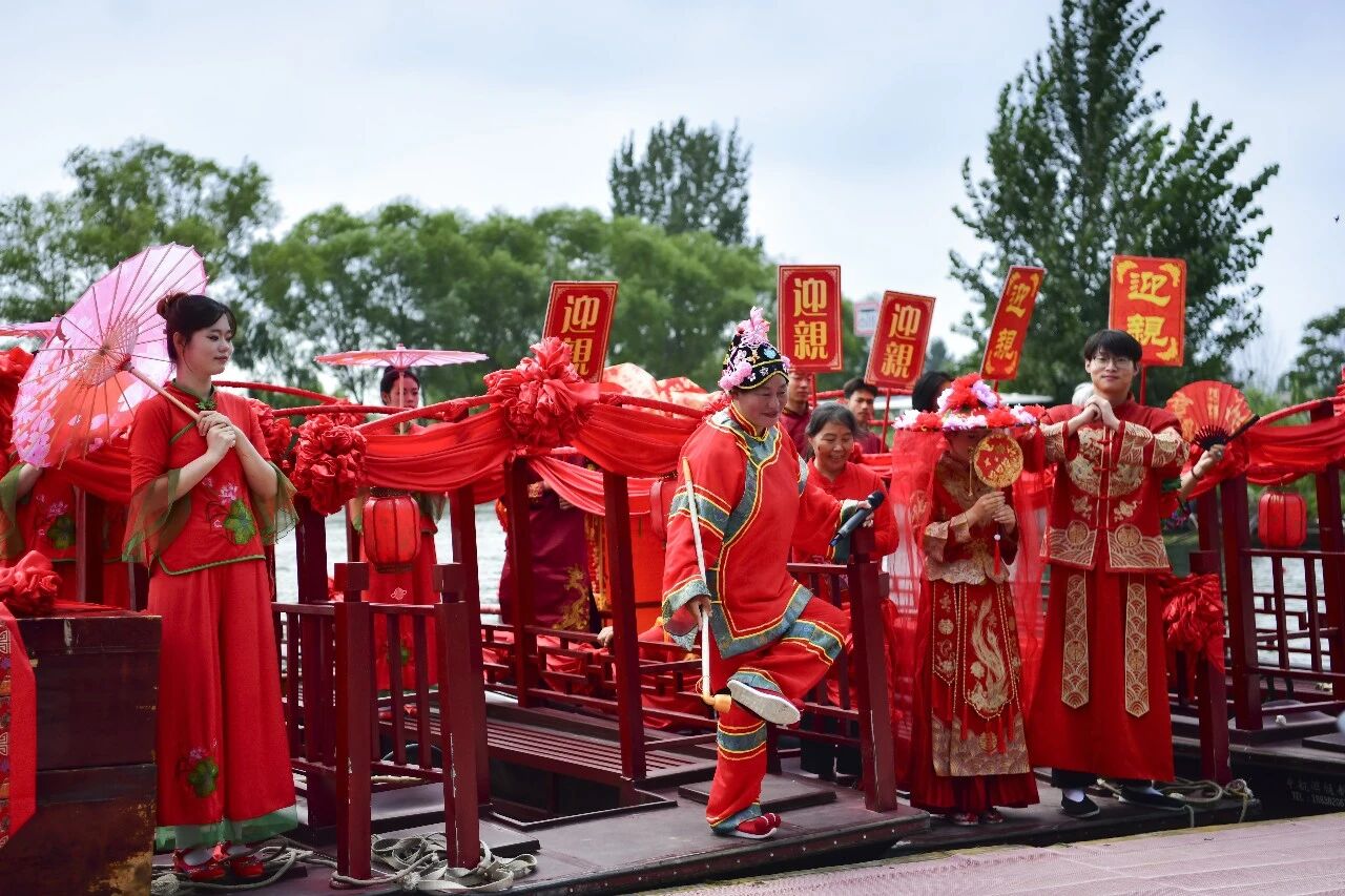 王家寨望月岛《淀上良缘水乡情》水乡婚俗演出。雄安新区宣传网信局供图