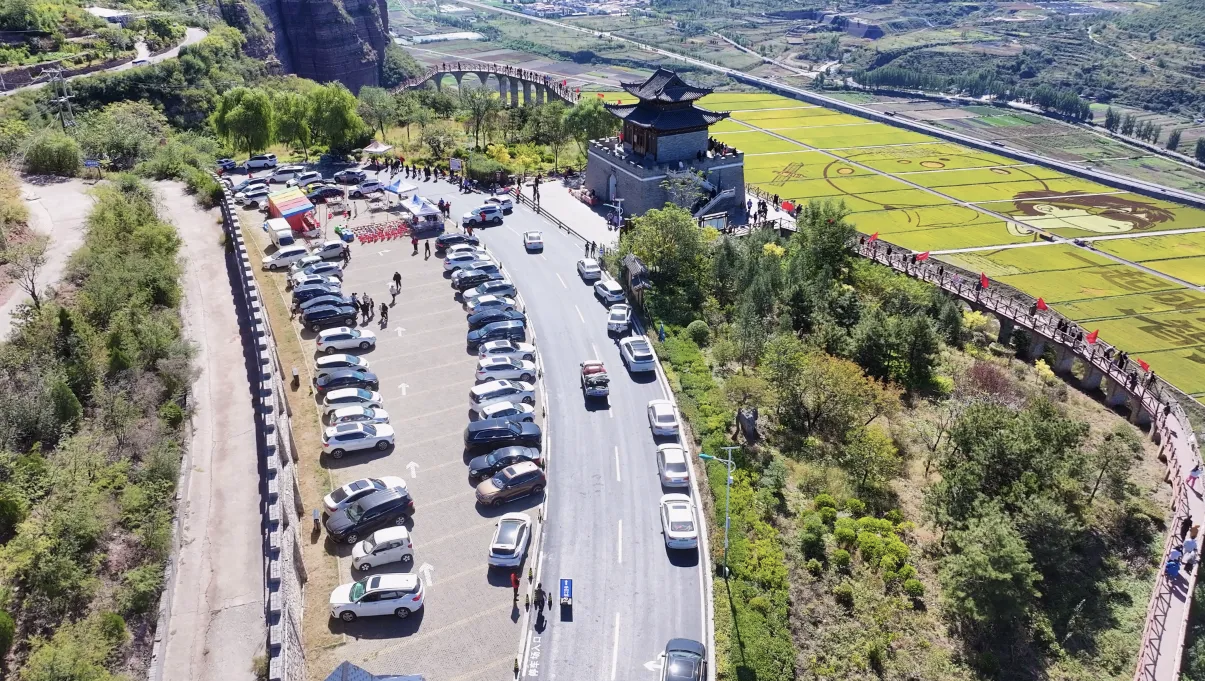 涉縣韓王九寨風景區吸引各地游客慕名打卡。康金攝