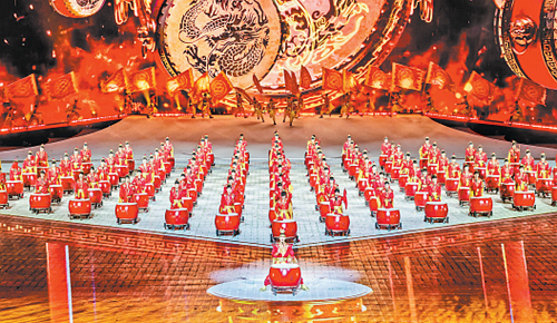10月16日，河北省第十七届运动会开幕式文体展演在唐山新体育中心体育场举行。本报记者 田 明摄