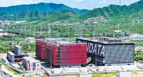 近日拍攝的位於張家口市懷來縣的秦淮數據總部基地外景。該基地主要承接京津冀算力需求。 本報記者 耿輝攝